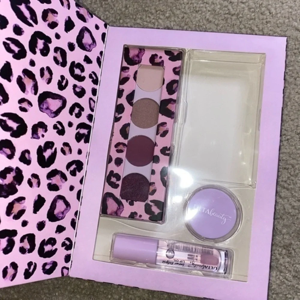LILAC LUSTER 3 PIECE MAKEUP KIT❗️ - Picture 4 of 4